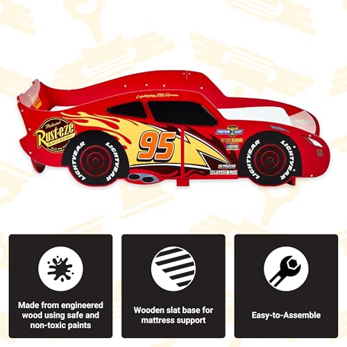 Disney Cars Lightning McQueen Kleinkinderbett: stabile Konstruktion, geschützte Seiten, Holzlatten, hellrot, passend für 140 cm x 70 cm Matratze (Matratze Nicht im Lieferumfang enthalten)