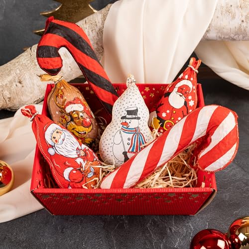 Geschenkkorb Salami zu Weihnachten, Präsentkorb mit Wurst in weihnachtlichem Design, Weihnachtssalamis im Geschenkkorb