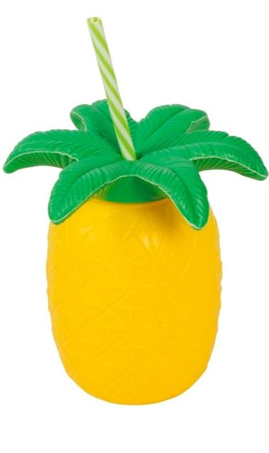 Vaso de piña con pajita