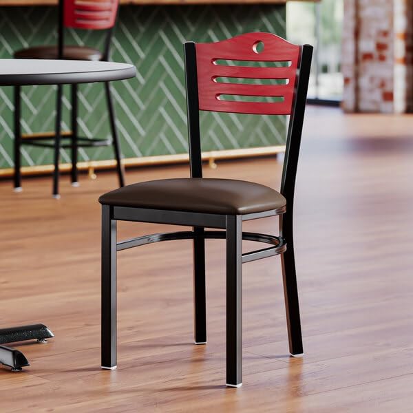 Miniatura 2 de Silla lateral de metal negro con respaldo de madera de caoba, asiento acolchado de vinilo marrón oscuro, diseño moderno de respaldo de escalera,