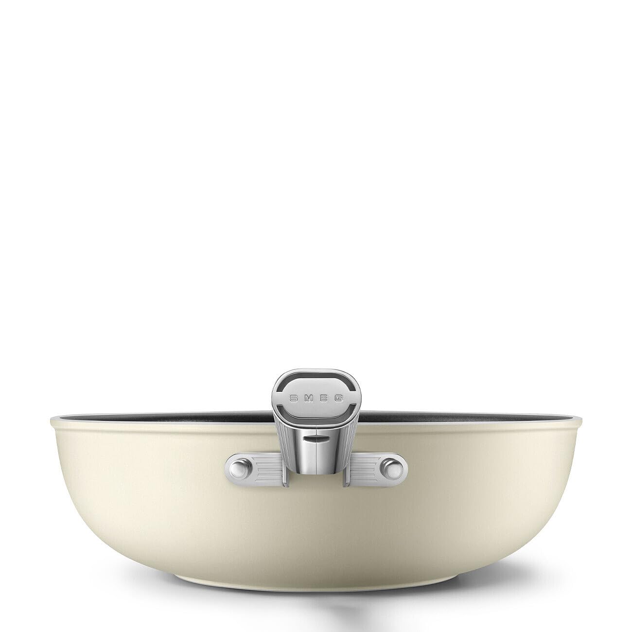 Smeg, Wok Antiaderente WOF3002CRM, Diametro 30 cm, Rivestimento Ceramico senza PFAS, Manico Ergonomico in Acciaio Inox, per Tutti i Piani Cottura, fino a 250° in Forno, Capacità 6,6 L, Panna Opaco