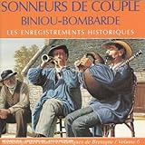  Sonneurs De Couple Biniou-Bombarde En Bretagne