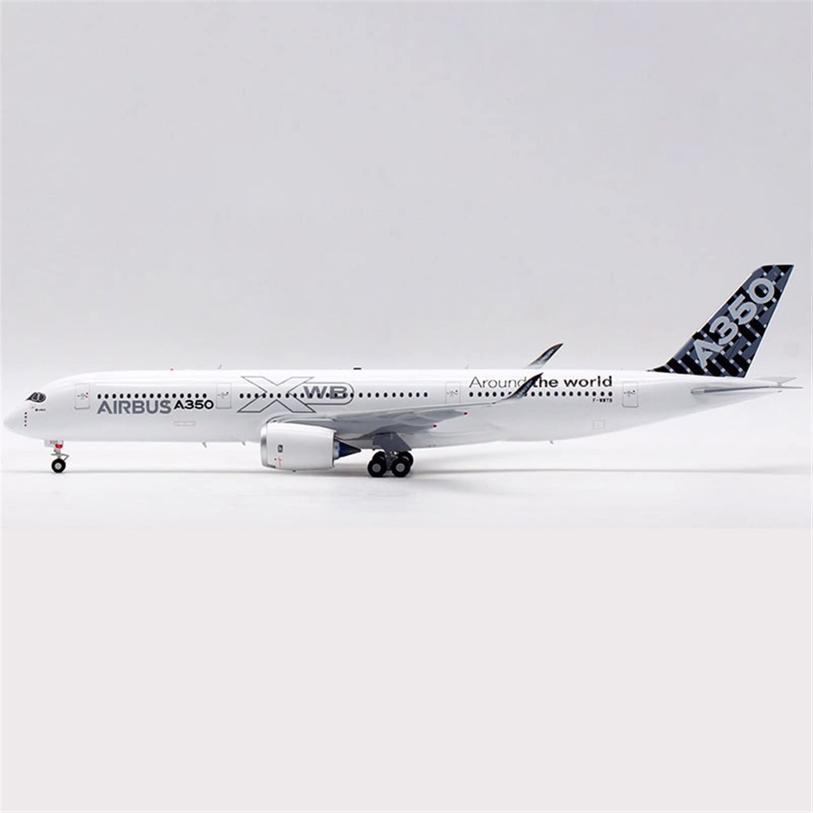 Amazon.co.jp: 1/200スケール 機内輸送塗装用 A350-900 F-wwyb 完成品