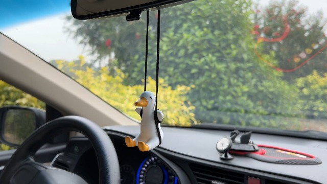 ZNDAW Swinging Duck Car Hanging Ornament - Cute Rearview Mirror Decoration With Aroma Diffuser (Guitar Duck)