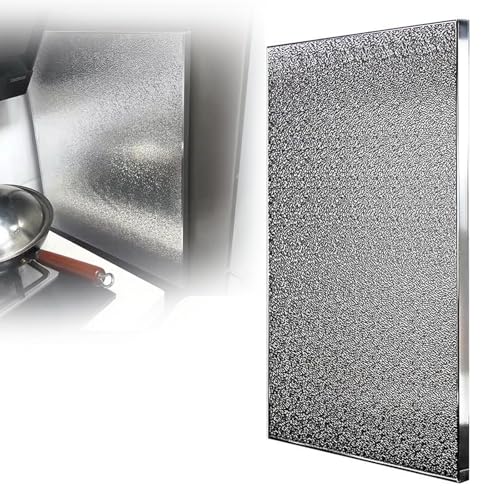 Cuisinière propre sans taches grâce au tapis de protection thermique aluminium