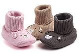 Süße Lauflernschuhe in niedlichem Design aus Baumwolle. Ihr Baby wird sich dank der weichen Antirutschsohle sehr wohl darin fühlen. Die weiche Sohle ist für Babys besonders wichtig, da sie dadurch das Laufen viel besser erlernen können. Zudem drückt und zwickt nichts an den kleinen Füßen.