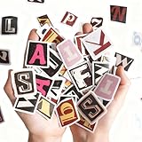 Aspect vintage : dispose d'un design vieilli d'inspiration rétro avec une palette de couleurs variée comprenant des tons rose, bleu, jaune, marron et noir