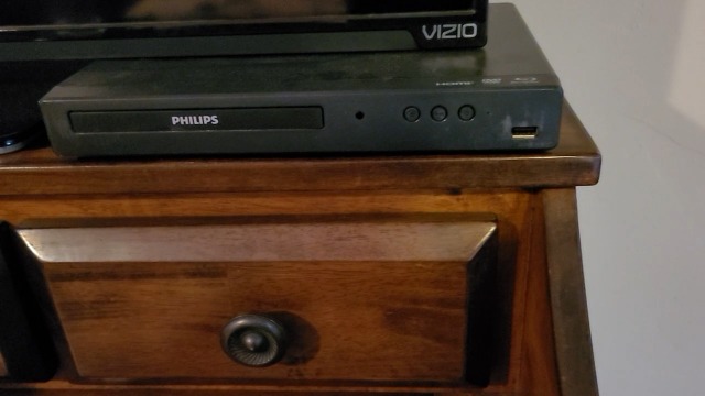 Philips BDP1502 Blu-Ray Disc/DVD Player with disc tray open