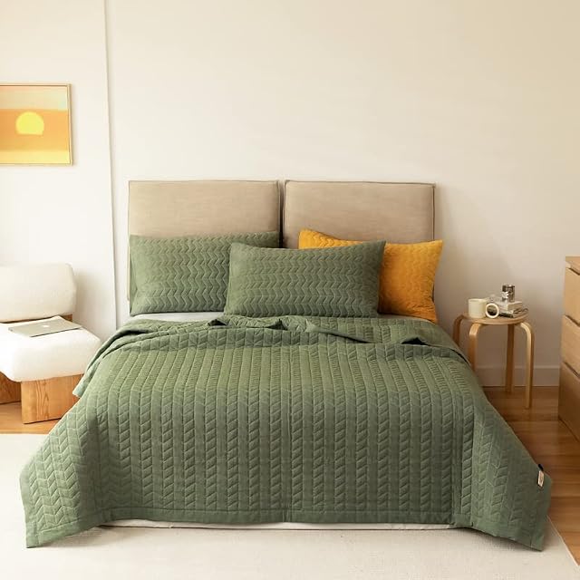 Lunoroey Bedspread King Size Dark Green Soft Microfiber Lightweight Quilted Bedspreads Coverlet All Season Bedding Set (1 Quilt, 2 Pillow Shams)