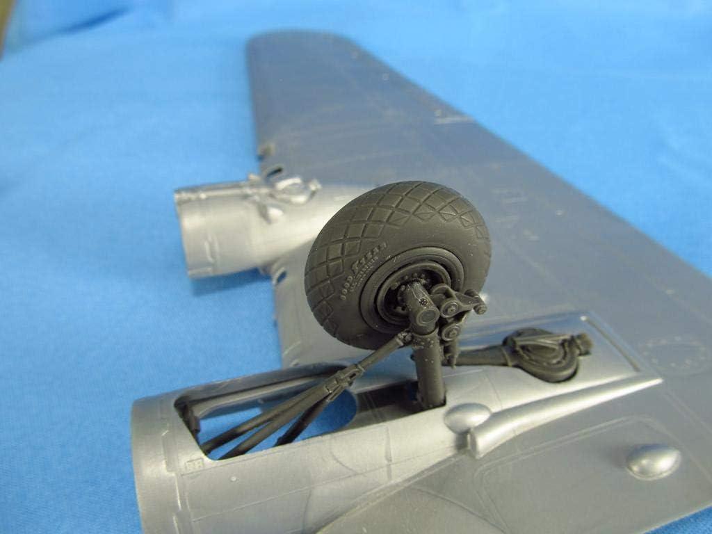 B-17. Wheels with Cover (Revell/Monogram) 1/48 MDR4865 Scale Model Resin kit