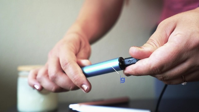 REIDEA-Lichtbogen-Stabfeuerzeug-USB-Aufladbar-Feuerzeug-Lang-Elektronisch-Lichtbogen-FeuerzeugArc-Lighter-fuer-Kerzen-Feuerwerk-Kueche-Grill-Flammenlos-Kerzenanzuender