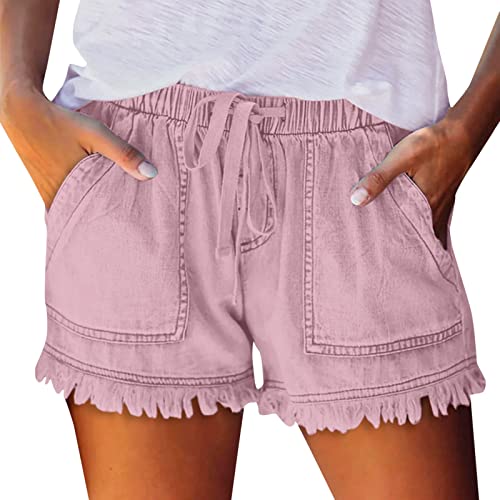 Short chaud en jean rose vieilli affirmant un style estival audacieux
