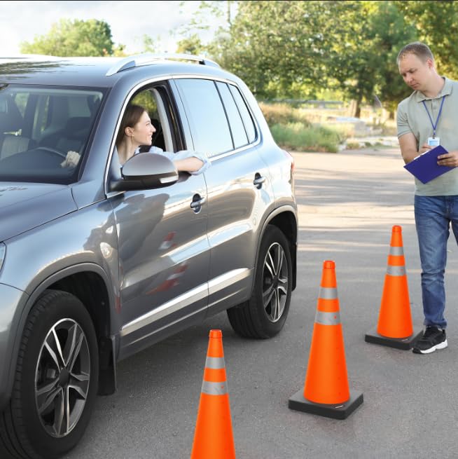 Miniatura 8 de BATTIFE Paquete de 4 conos naranjas plegables de seguridad de tráfico de 28 pulgadas con base negra pesada, conos emergentes multiusos y collar