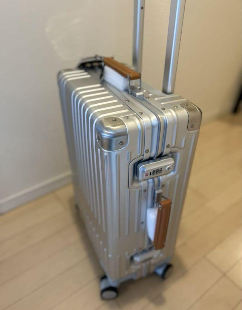 イノベーター　アルミケース　シルバー　36L Amazon.co.jp: 新モデル イノベーター アルミ キャリーケース 36