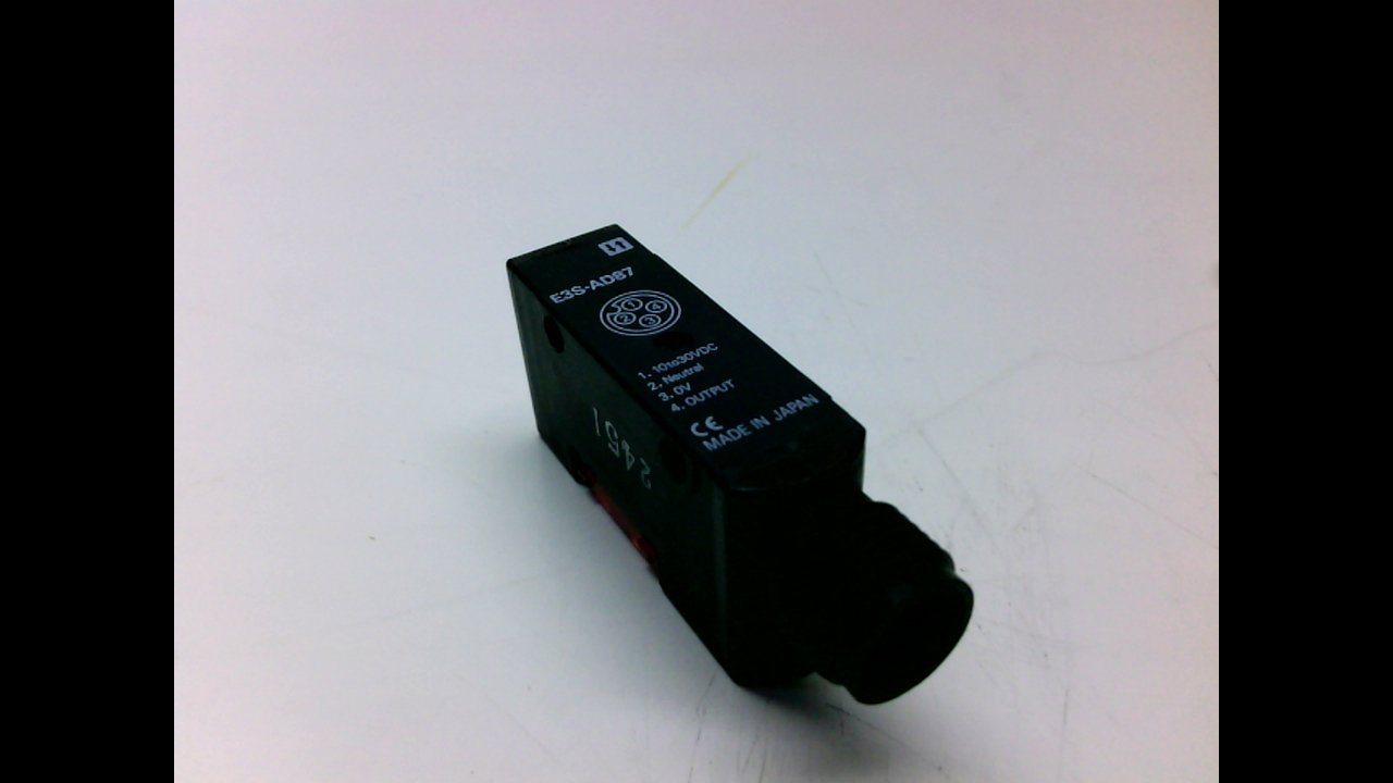 OMRON E3S-AD87 700 MM Diffuse Reflective, PHOTOELECTRIC Sensor, PNP, W/Connector M12