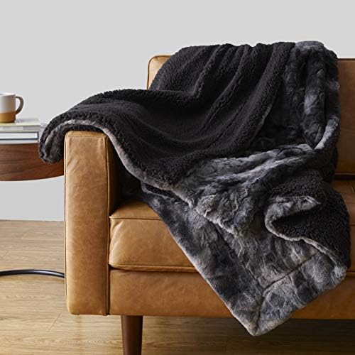 Amazon Basics Fuzzy Faux Fur Sherpa Throw Blanket, 152 x 178 cm - Moonlit Black