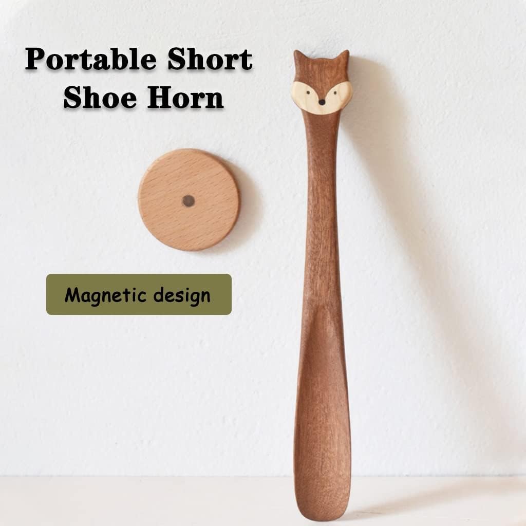 Łyżka do butów z długą rączką, Łyżka do butów drewniana brązowa 28,5 cm kształt lisa podróżnego. Ergonomiczny