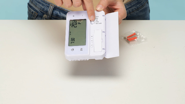 ELEKTROBOCK PT24 Kamerthermostaat met lcd-display, wandthermostaat geschikt voor alle soorten ketels, werkt op batterijen (2 x AAA), geen programmering nodig, vorstbescherming en open vensterfunctie