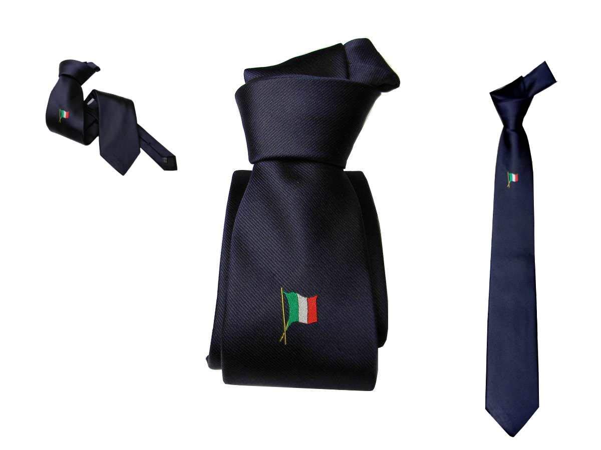Avantgarde Cravatta blu con bandiera italiana centrale seta tricolore made in italy