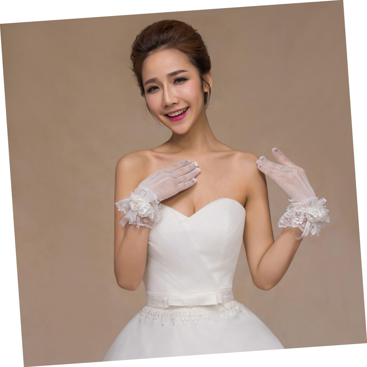 SHERCHPRY Guantes de boda guantes de boda vestido de invitada de boda formal guantes de encaje de las mujeres guantes de flores de encaje guantes de novia de boda cintas… Beige