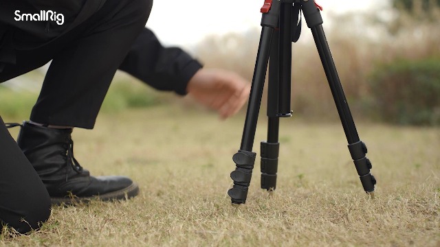 SMALLRIG Trépied pour Camera, Trépied et Monopode en Aluminium Pliable de 66.9, Compatible avec Les Têtes Vidéo 1/4-20 et 3/8-16, Charge Utile 33 LB, Hauteur Réglable de 16,1 à 66,9 - 3983