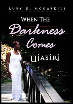 Paperback When the Darkness Comes Book