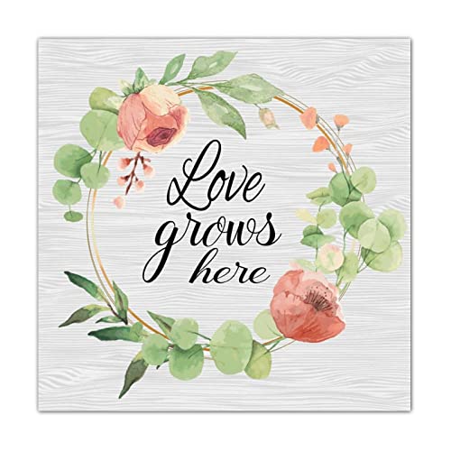 Panneau bois suspendre Love Grows Here pour une salle a manger fleurie