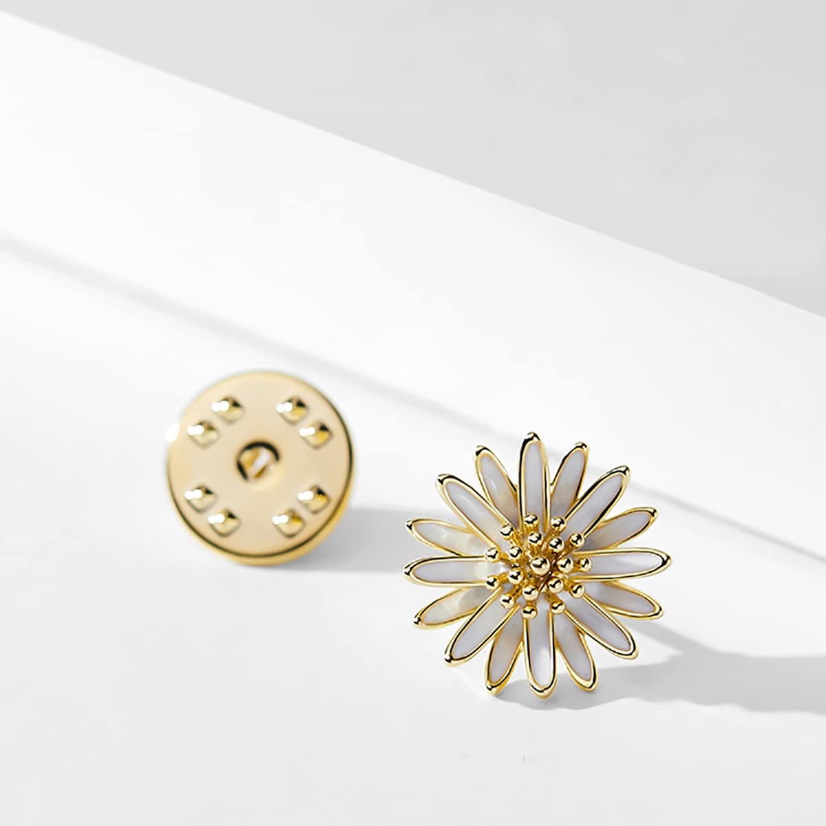 ZXHStore Broches de Metal Lindos, Mini alfiler de la Solapa de la aleación de la Flor de la Margarita Blanca, la Insignia Floral for la Ropa y Las Bolsas, Tono Dorado