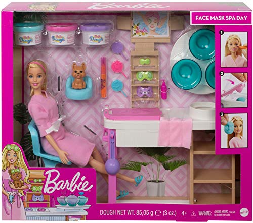 Barbie con su mascarilla, playset de spa, muñeca con accesorios (Mattel GJR84)