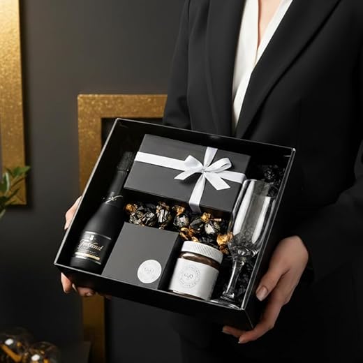 Kit Presente G&O Luxo com Espumante, Taça, Creme de Avelã, Bombons e Torradas, Caixa Decorativa com Laço Dourado