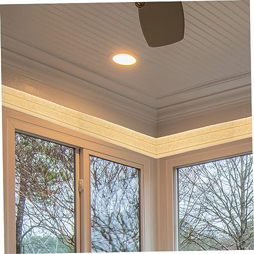 Mousse flexible décorative et auto-adhésive pour habiller vos bas de mur facilement
