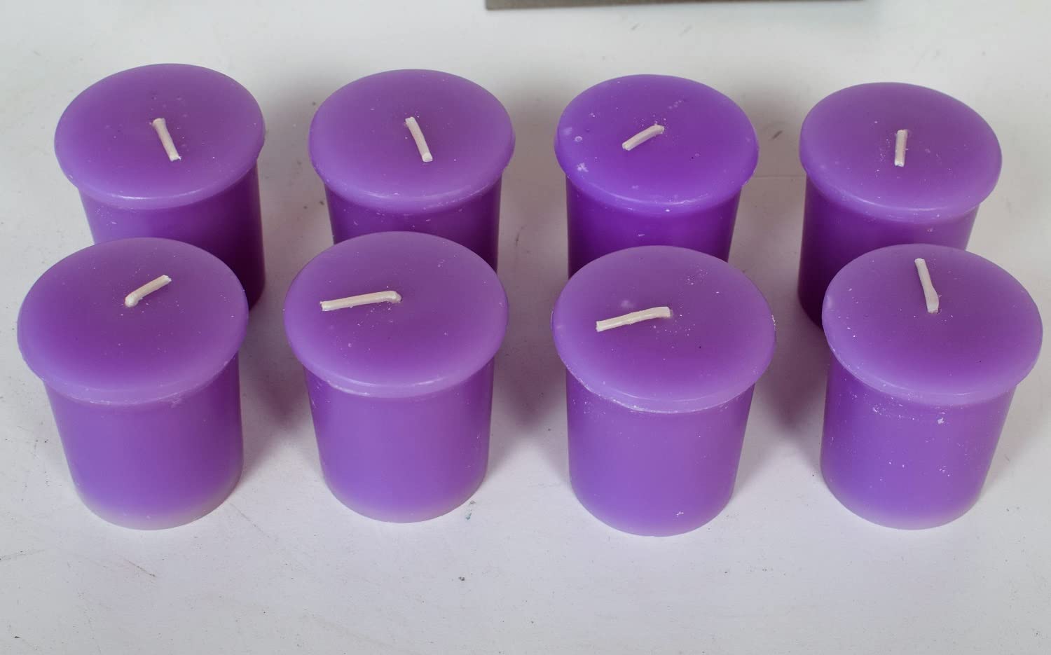 Juego de 8 Velas Votivas Decorativas Anti-Tabaco 4x6 cm Duración 10h Violeta
