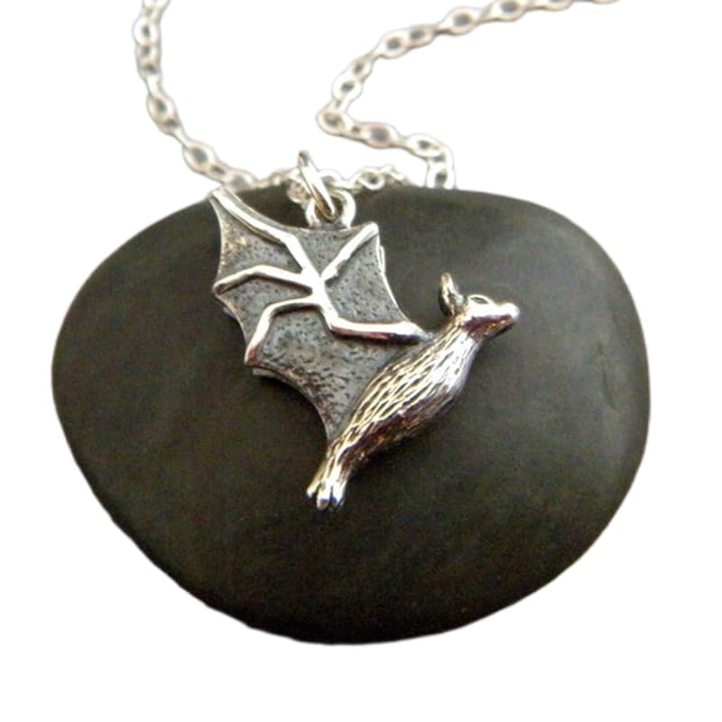 Collier chauve-souris volante argent pendentif Halloween pour tenue gothique chic