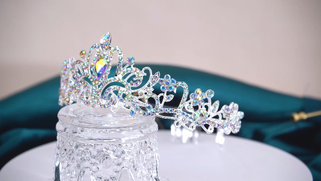 Amazon.com: Velscrun Birthday Queen Tiaras Crown for Women