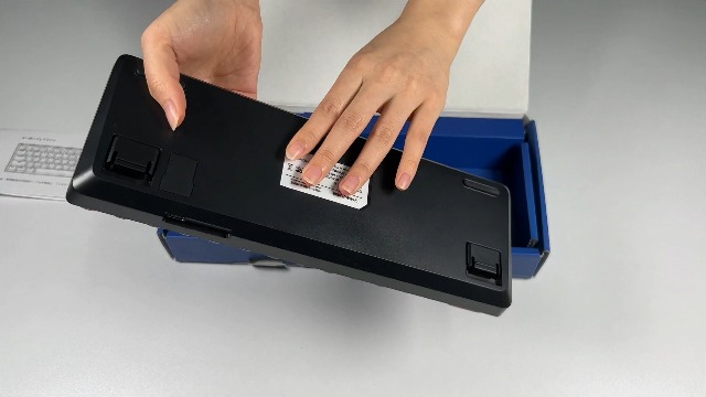 Amazon | ゲーミングキーボード メカニカル式 赤軸を採用 61キー