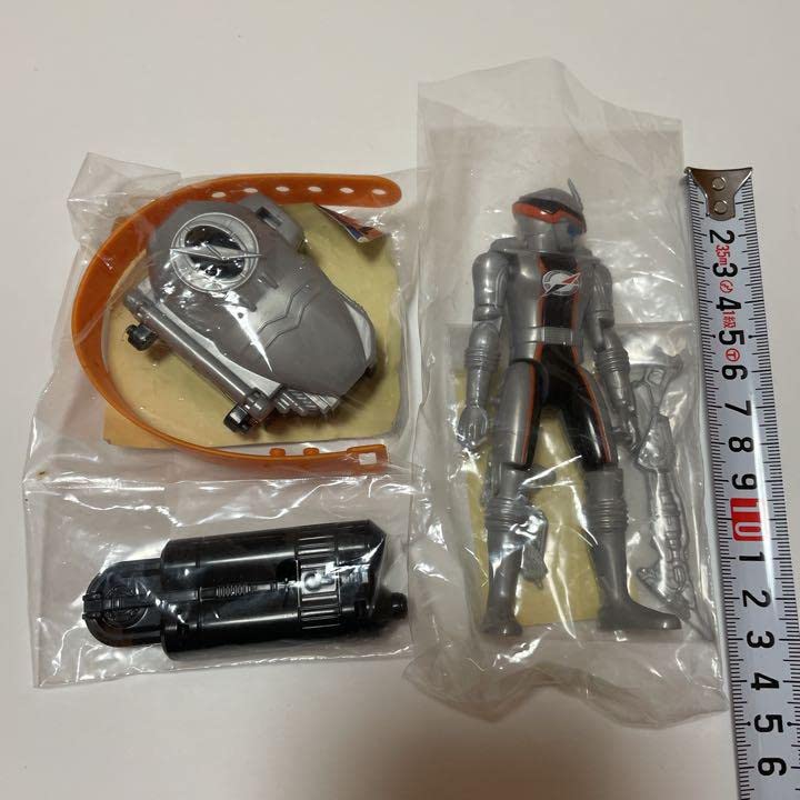 Amazon.co.jp: 銀光戦士ボウケンシルバー 食玩2体セット : おもちゃ