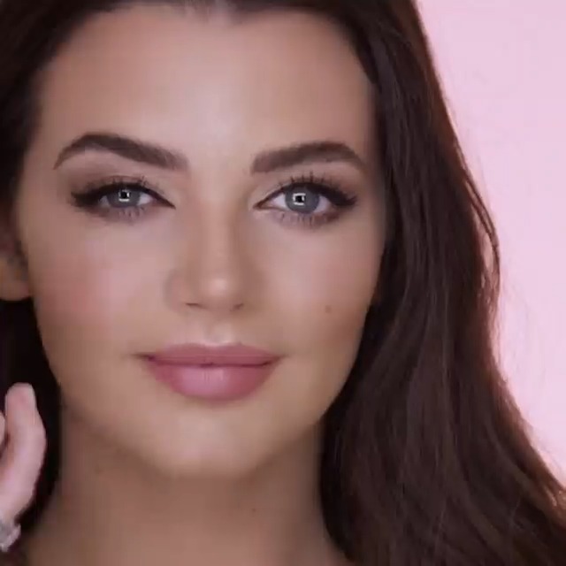 Image of Charlotte Tilbury Cheek to Chic Powder Blush - Two-Tone Cheek Makeup with a Radiant, Luminous Finish - Buildable Color that Smooths, Buffs & Blends for a Light Reflecting Glow