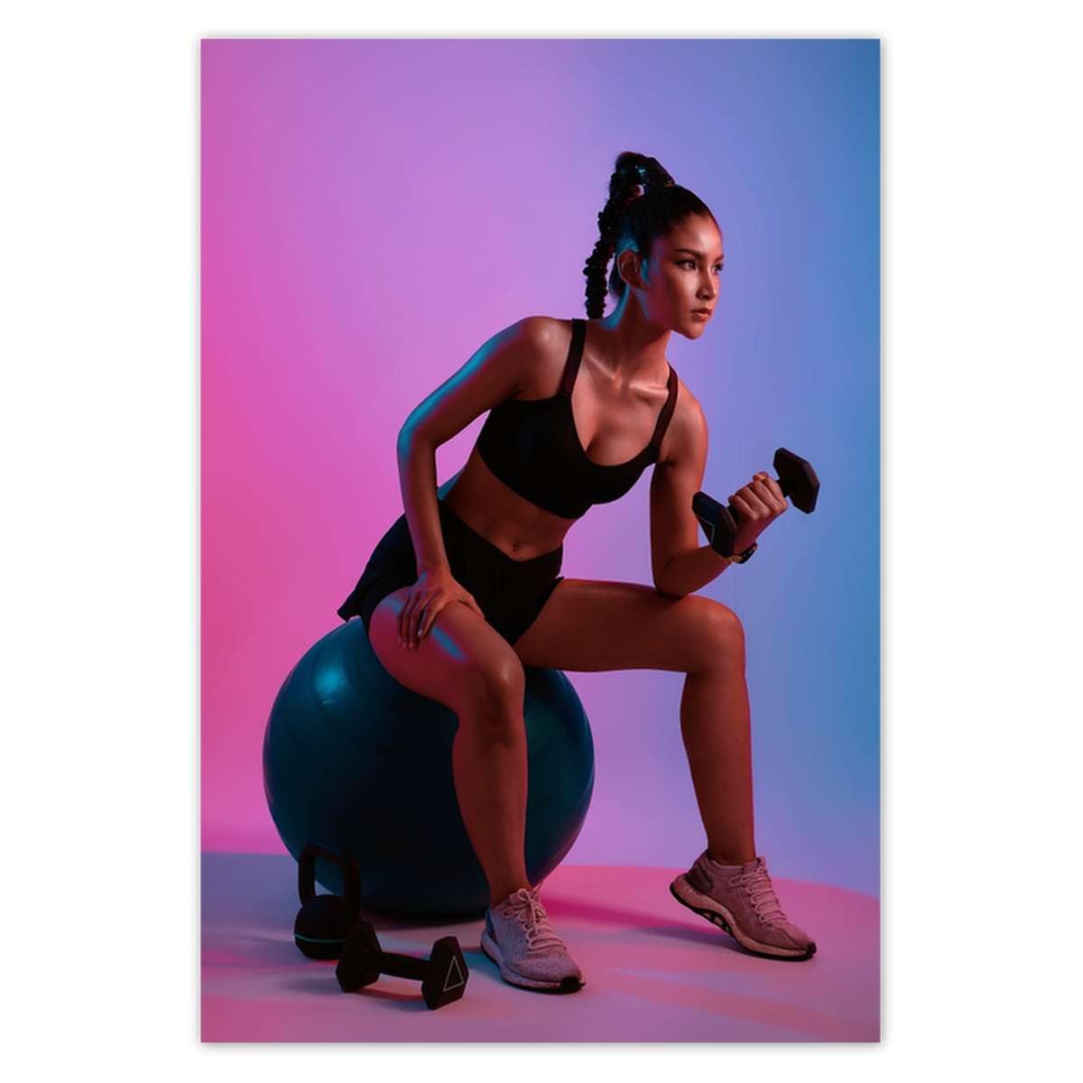 Stickers muraux fille avec haltères pour exprimer votre passion du sport