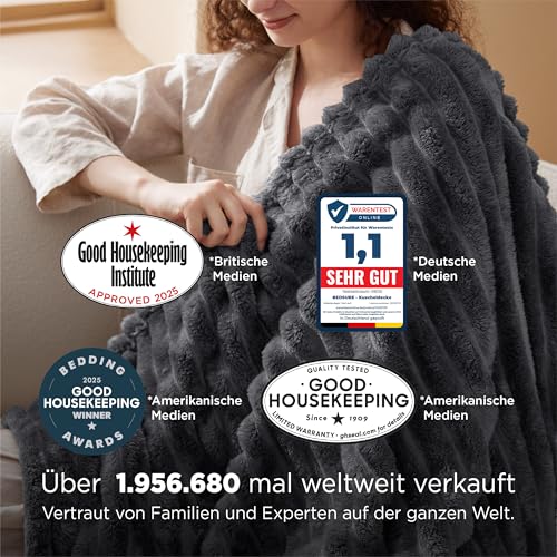 BEDSURE Kuscheldecke Flauschig - Wolldecke & Fleecedecke, Sofadecke, Weiche Warme Grobe Korddecke Gemütlicher Überwurf für Zimmer Deko, Wohn- & Kuscheldecken, Tagesdecke, Dunkelgrau, 130 x 170 cm