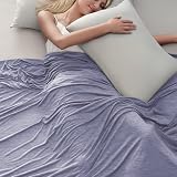 COVACURE Kühldecke Kühlende Decke 150x200 cm – Cooling Sleep Decke aus Funktionsmaterial – Leichte Sommerdecke für Schlafzimmer & Sofa (Violettblau)
