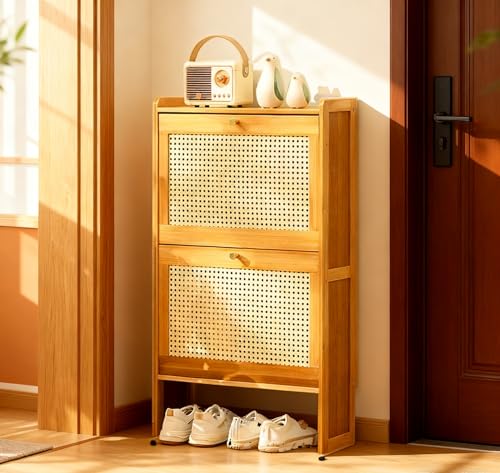 スリム木製シューズラック 靴収納ラック 背高スタンド式 省スペース 多孔通気 防カビ加工 ドア付き 傾斜式一体型収納棚 エコ素材 防塵 玄関用 出し入れ簡単 おしゃれデザイン ナチュラル木目調 多機能 大容量 家族全員の靴収納 心地よいインテリア空間を演出