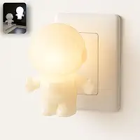 Luminária de Tomada Astronauta – Luz Noturna LED Bivolt – Abajur Criativo e Divertido para Quarto Infantil, Sala, Corredor ou Decoração Temática