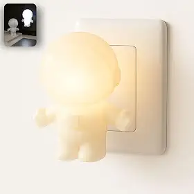 Luminária de Tomada Astronauta – Luz Noturna LED Bivolt – Abajur Criativo e Divertido para Quarto Infantil, Sala, Corredor ou Decoração Temática