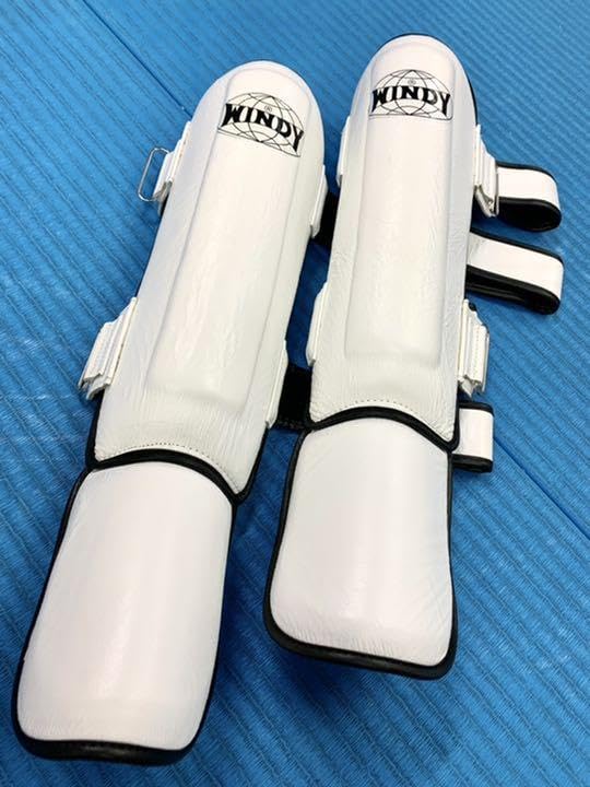 【未使用品】WINDY キックボクシング レガース Mサイズ WINDY キックボクシング キックミット ブラック&レッド KP4 M