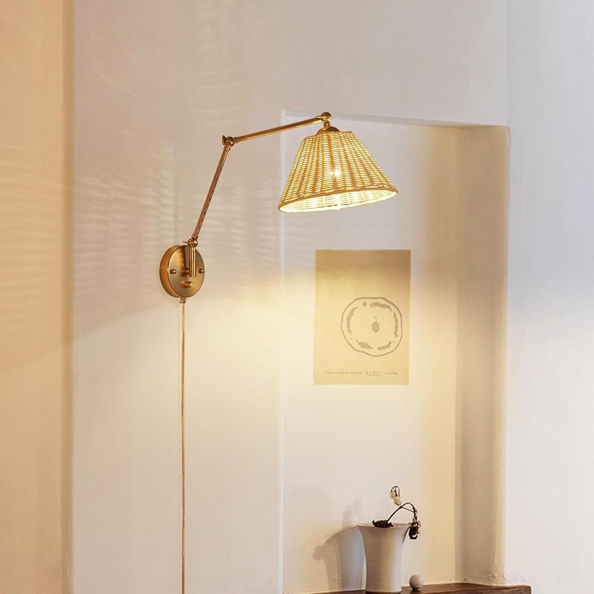 AoLa Vintage Rattan Wandleuchte Verstellbare, Innen E27 Wandlampe Dimmbar mit Schalter Gold Schwenkarm Wandleuchten mit Kabel und Stecker Retro Industrial Wand Leselampe für Schlafzimmer Büro,1 Stück