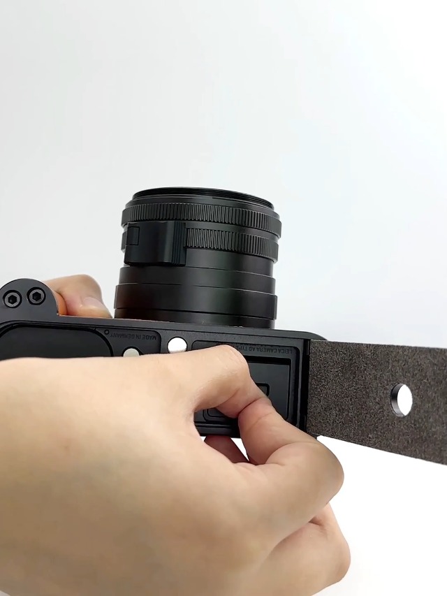 Iborrys Mezza custodia in vera pelle, compatibile con fotocamera Leica Q3, realizzata a mano, strato superiore in vera pelle, piastra di base in metallo, gambo, copertura inferiore, design 4 in 1 (blu