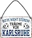 Produktbild Blechschild HIER WOHNT EIN KARLSRUHE FAN Hängeschild für Fußball Begeisterte Deko Artikel Schild Geschenkidee 18x12 cm