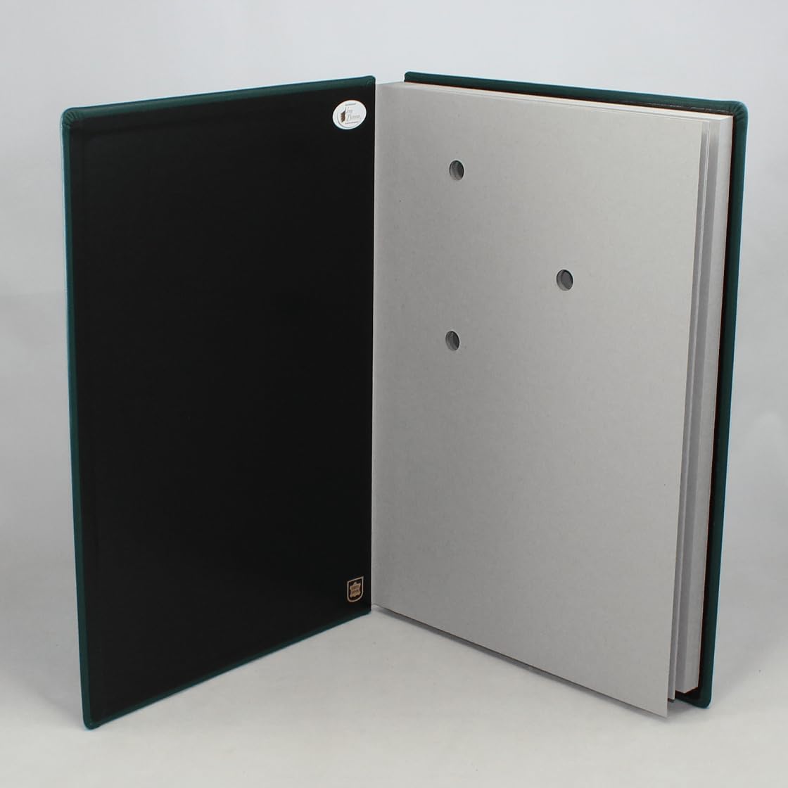 Unterschriftenmappe aus glattem Vollrindleder in Grün, Softcover, dehnbarer Rücken, 20 Register-Trennblätter aus stabiler grauer Kartonage, Aufnahme von DIN A4, Prägungen auf Anfrage