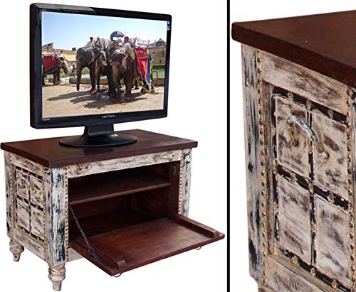 Mueble de estilo colonial blanco antiguo