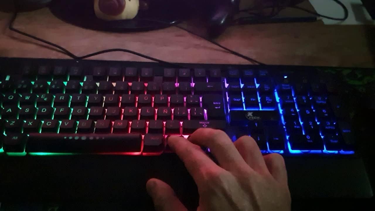 Hand interacting with Xtech Armiger XTK-510S keyboard lighting